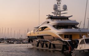 Fjärrstyr din båt eller yacht med en smidig shipcontroller